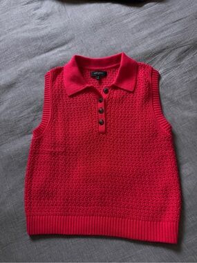 Banana Republic Textured Sleeveless 1/4 Button up Polo Sweater - Bright Red